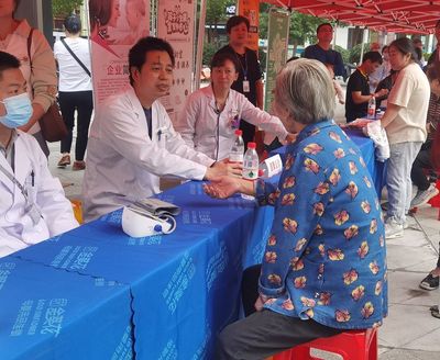 同心筑健康 服務(wù)暖民心——中國民主同盟湖北省委員會健康咨詢服務(wù)紀(jì)實